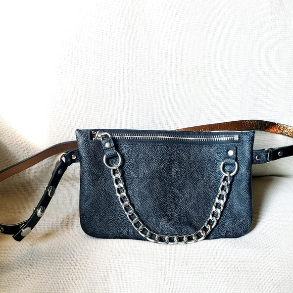 Michael Kors logo fanny pack with pull chain, Medium - Picture 2 of 9